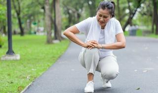 5 triệu chứng cảnh báo loãng xương ở phụ nữ mãn kinh