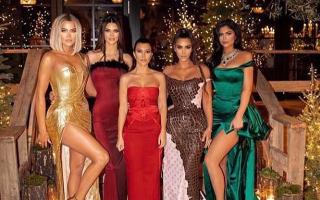 Gia đình Kardashian trang hoàng nhà cửa hoành tráng đón giáng sinh