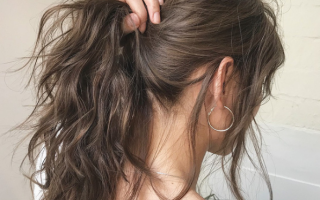 Không muốn tóc rụng thêm trầm trọng hay thưa mỏng dần hãy tránh xa 4 lỗi buộc tóc cơ bản sau