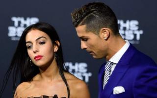 Bạn gái Ronaldo: 'Chúng tôi không trọng vật chất'