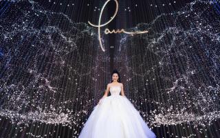 Hoa hậu Đinh Như Phương đắt show thời trang sau 6 tháng đăng quang