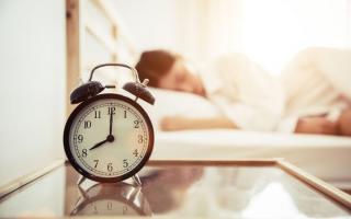 Ngủ nướng cuối tuần giảm 63% nguy cơ đột quỵ