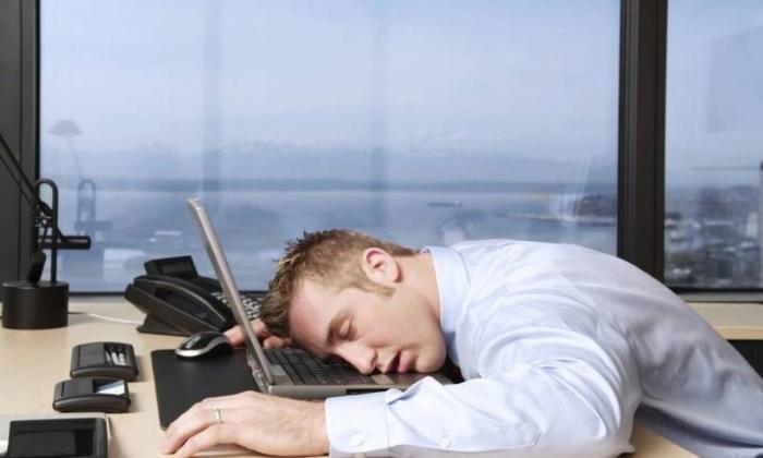 Nam giới yếu sinh lý do thói quen thường thấy ở dân văn phòng